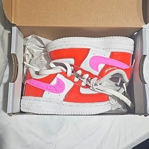 Baby nike valentine edition